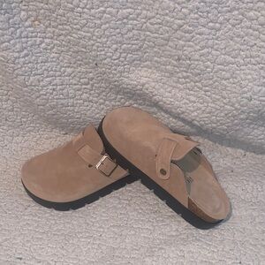 Project Cloud Benton Chunky Clog in Tan